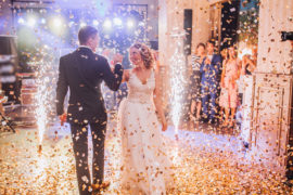 Bal avec confetti et étincelles